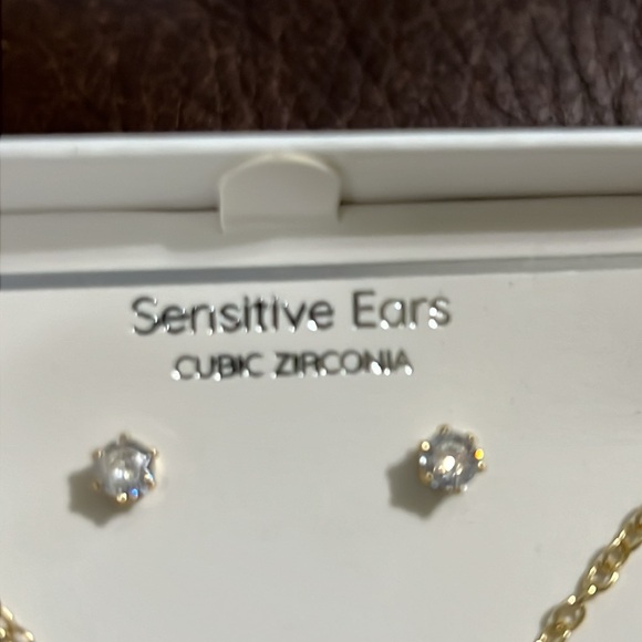 3/$18 Lori’s Gifts Beautiful Eye Necklace and Earrings Set - New - Lot 447 - Picture 4 of 5